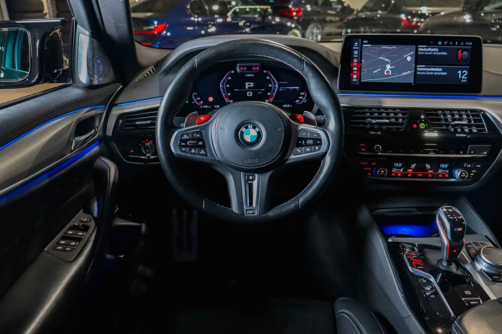 BMW M5 xDRIVE/600HP/CARBON/B&W/360/HUD/LASER/307z, снимка 6 - Автомобили и джипове - 54227936