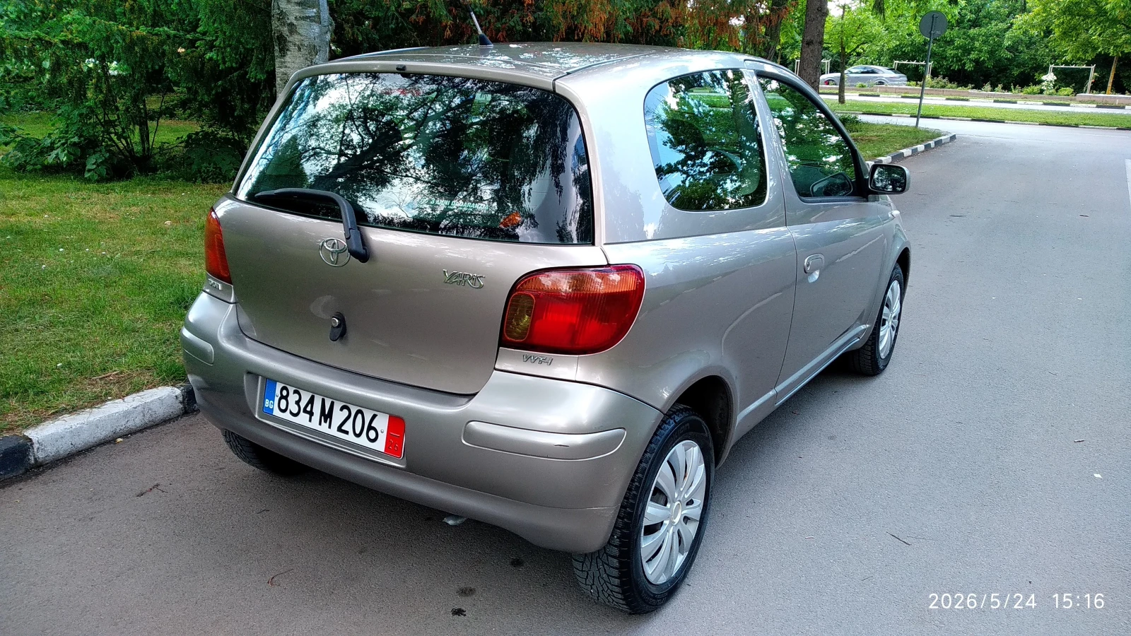 Toyota Yaris 1.0 VVT-I, снимка 7 - Автомобили и джипове - 54661722