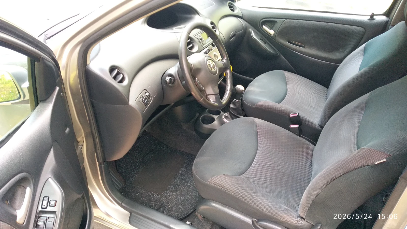 Toyota Yaris 1.0 VVT-I, снимка 11 - Автомобили и джипове - 54661722