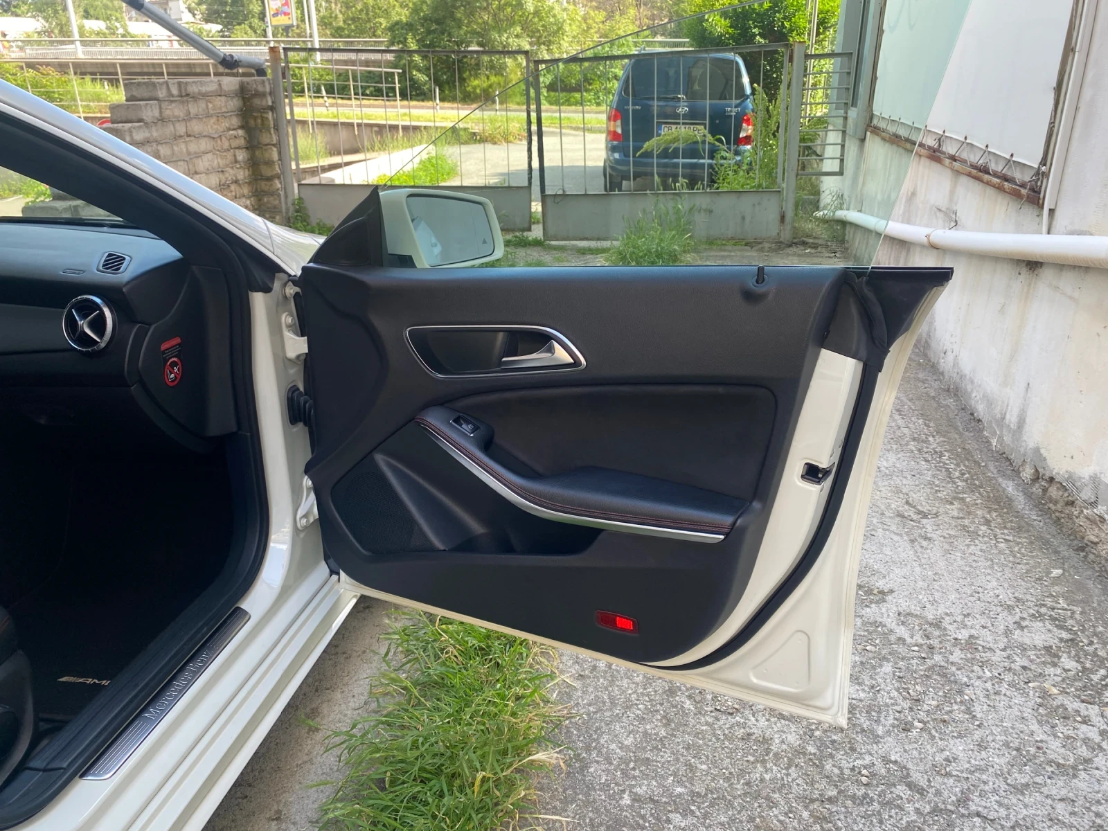 Mercedes-Benz CLA 220 AMG , снимка 12 - Автомобили и джипове - 54722576