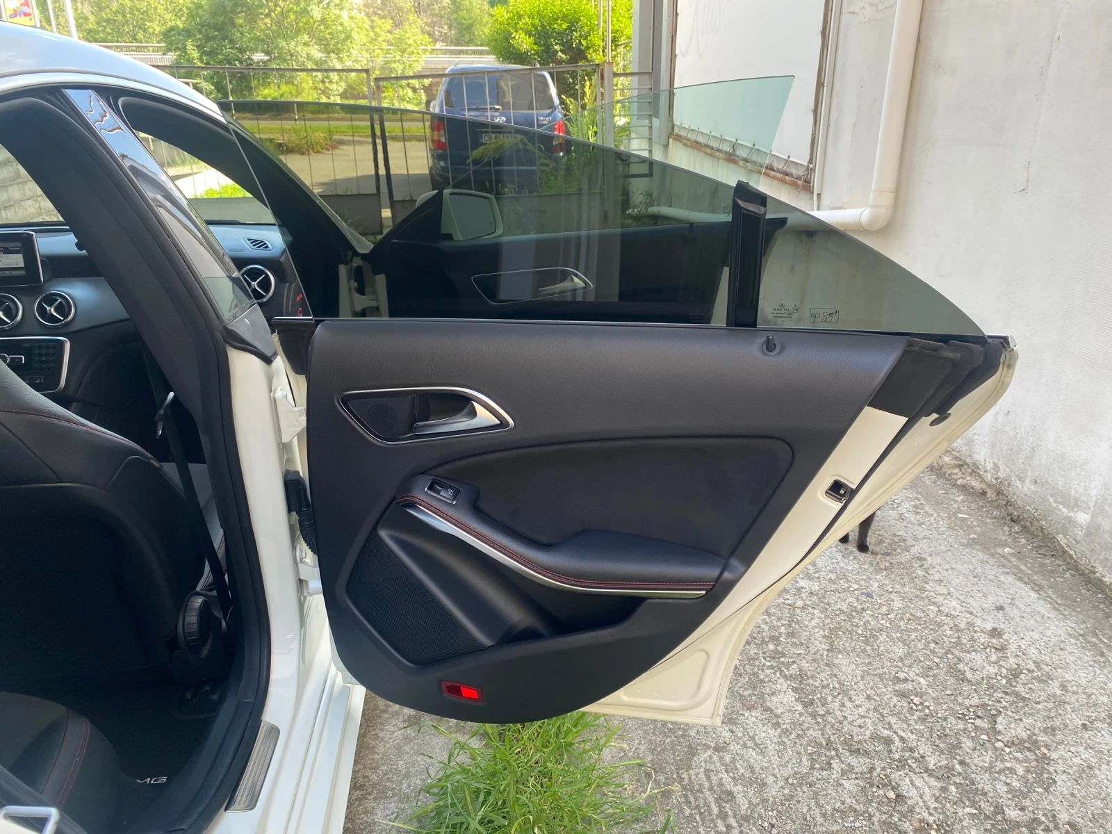 Mercedes-Benz CLA 220 AMG , снимка 13 - Автомобили и джипове - 54722576