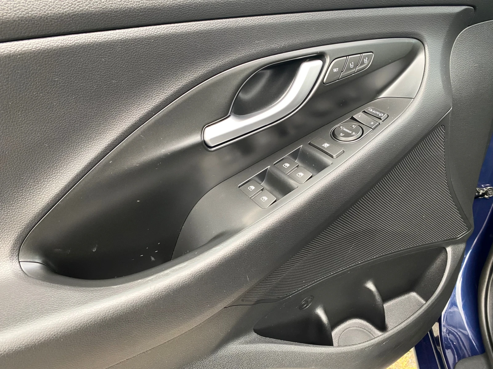 Hyundai I30 1.6CRDI Exclusive, Key Less, Full LED, Navi, снимка 13 - Автомобили и джипове - 54804761