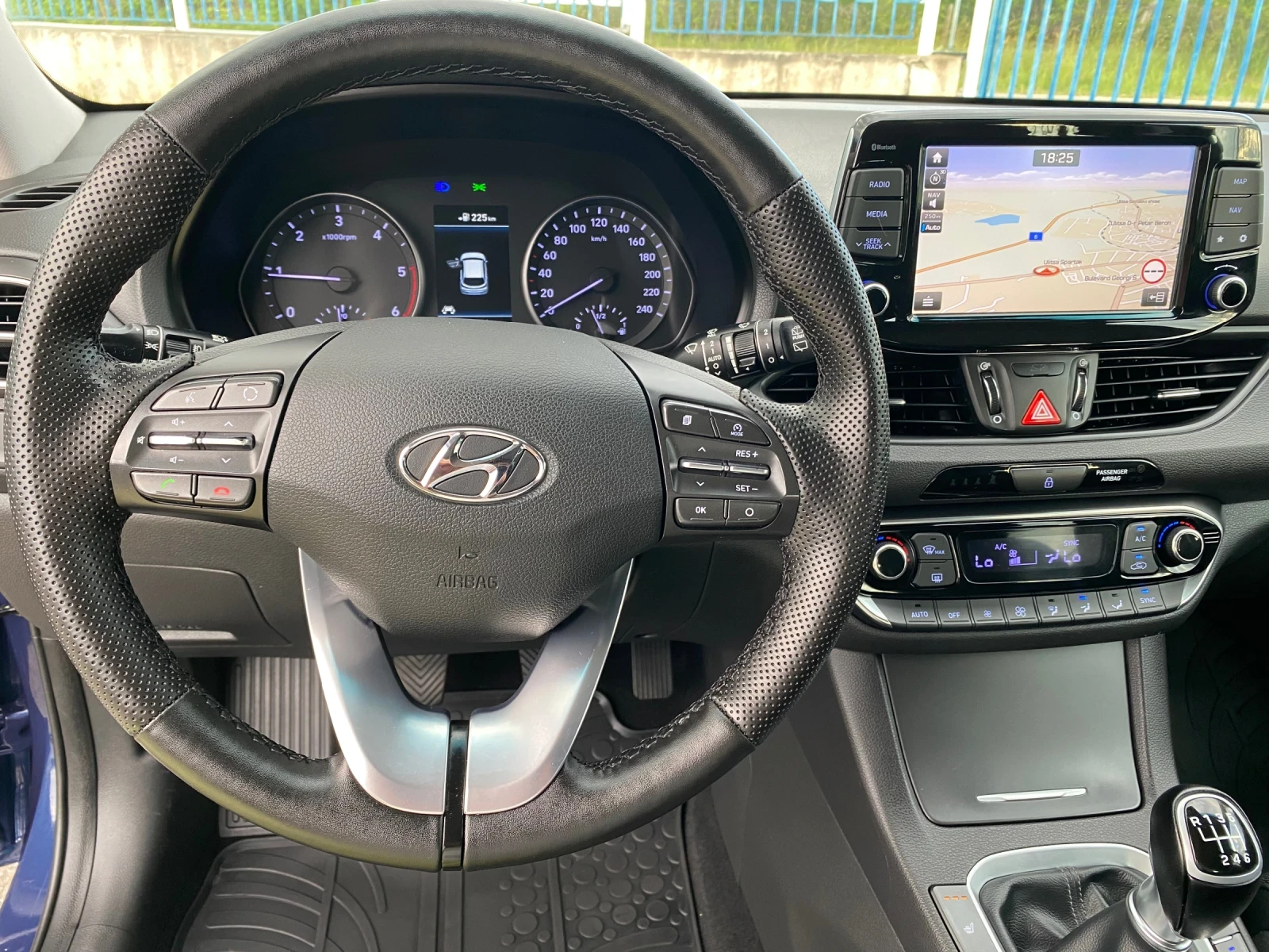Hyundai I30 1.6CRDI Exclusive, Key Less, Full LED, Navi, снимка 7 - Автомобили и джипове - 54804761