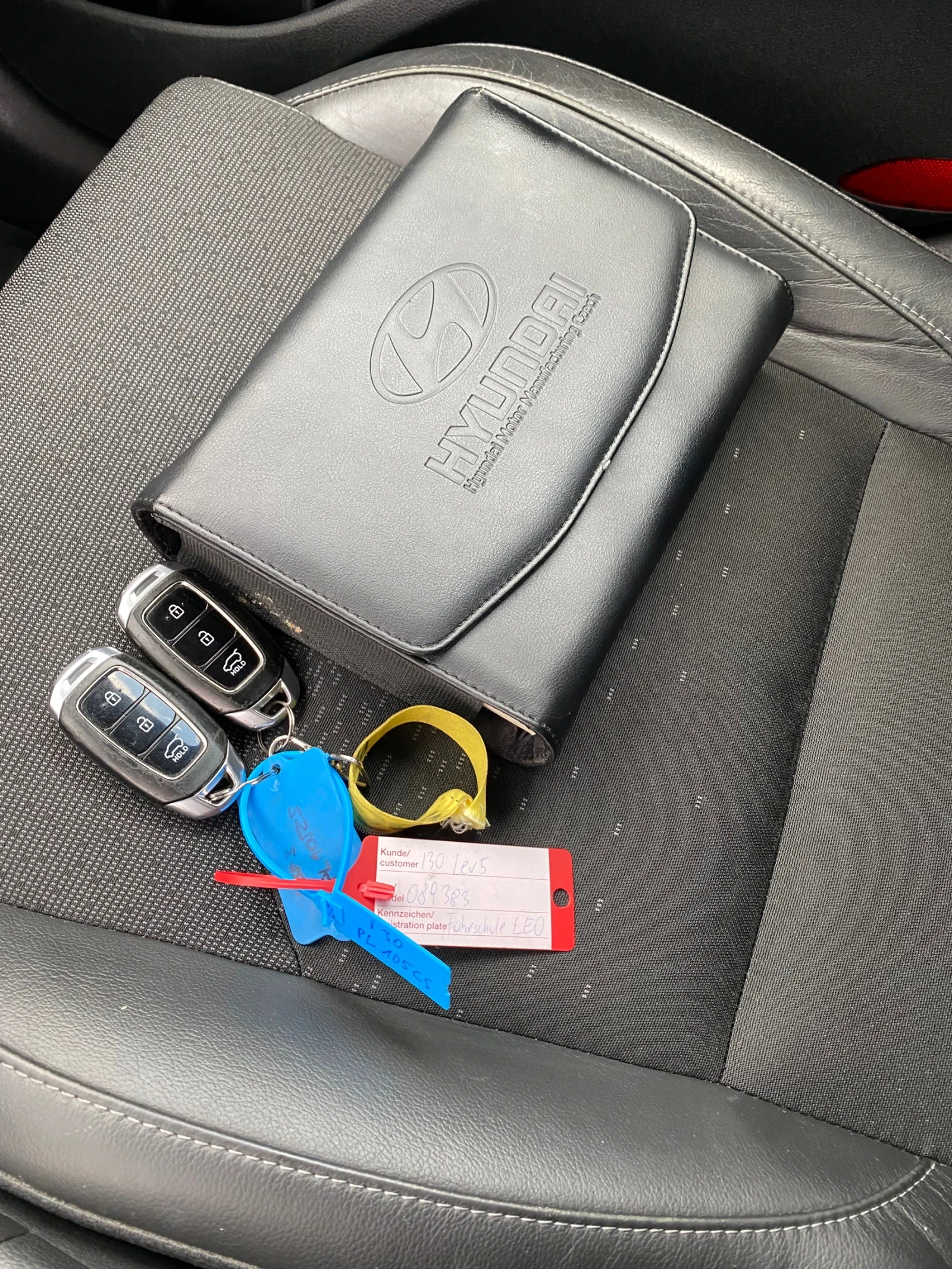 Hyundai I30 1.6CRDI Exclusive, Key Less, Full LED, Navi, снимка 16 - Автомобили и джипове - 54804761