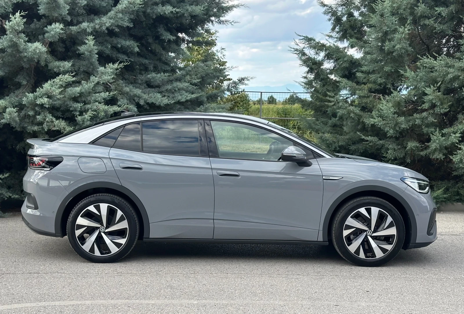 VW ID.5 Full/MATRIX/PANO/HeadUp/360Cam/Keyless/Sport seats, снимка 4 - Автомобили и джипове - 55398125