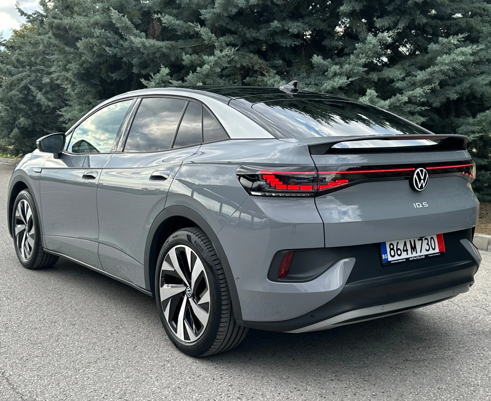VW ID.5 Full/MATRIX/PANO/HeadUp/360Cam/Keyless/Sport seats, снимка 7 - Автомобили и джипове - 55398125