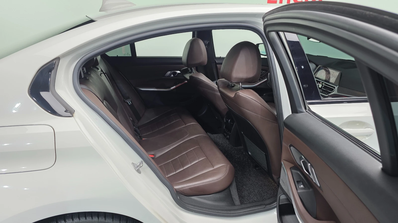 BMW 330 i M Sport, снимка 10 - Автомобили и джипове - 55529018