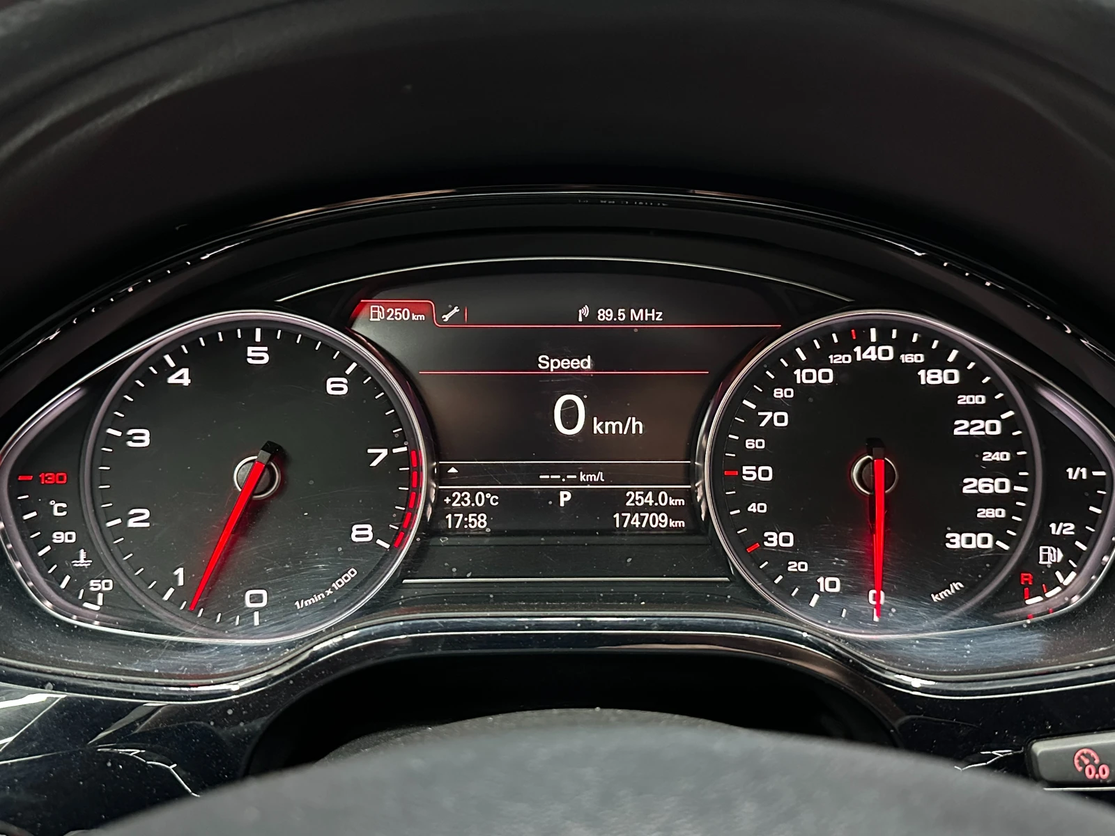 Audi A8 4.2i 371 к.с./от Корея, снимка 12 - Автомобили и джипове - 55587903