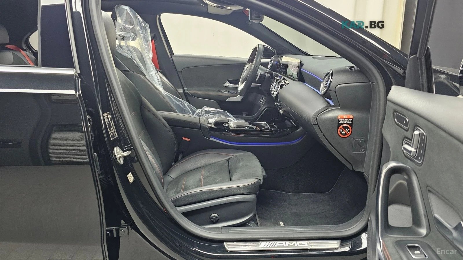 Mercedes-Benz A 35 AMG* 4MATIC* КАМЕРА* ПОДГРЕВ* SUNROOF* М.ТОЧКА* , снимка 9 - Автомобили и джипове - 55790617