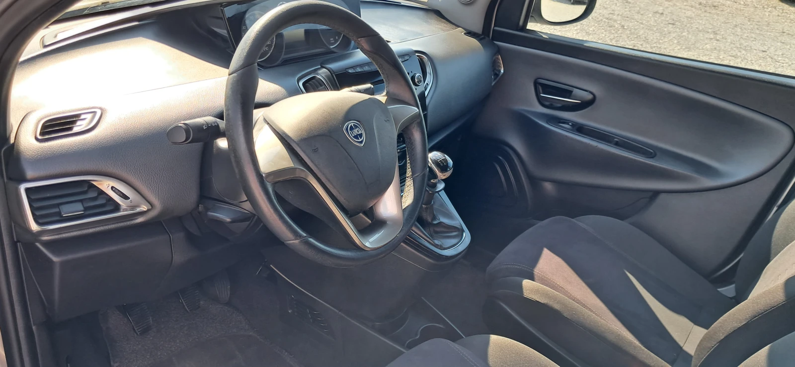 Lancia Ypsilon 1.2i, снимка 8 - Автомобили и джипове - 55958725