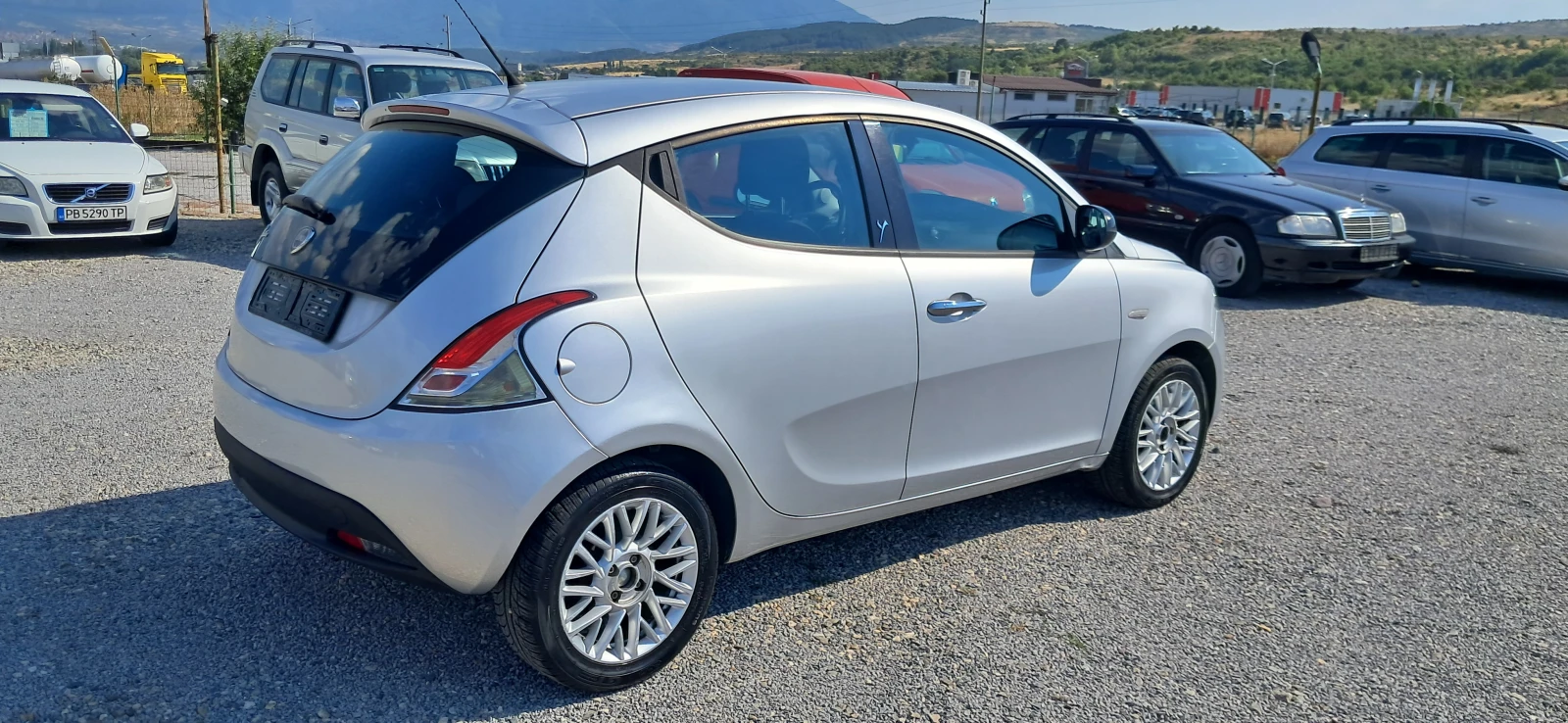 Lancia Ypsilon 1.2i, снимка 5 - Автомобили и джипове - 55958725