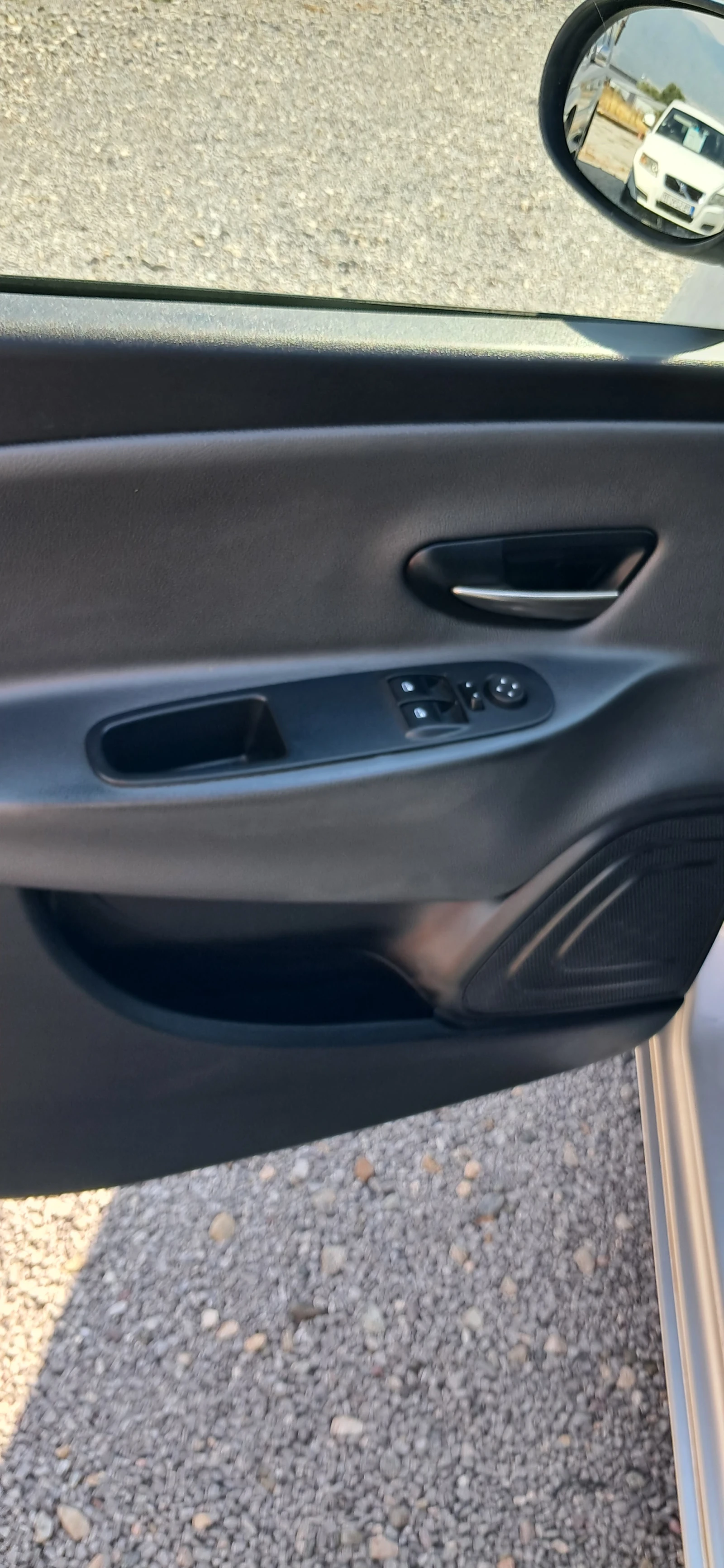 Lancia Ypsilon 1.2i, снимка 9 - Автомобили и джипове - 55958725