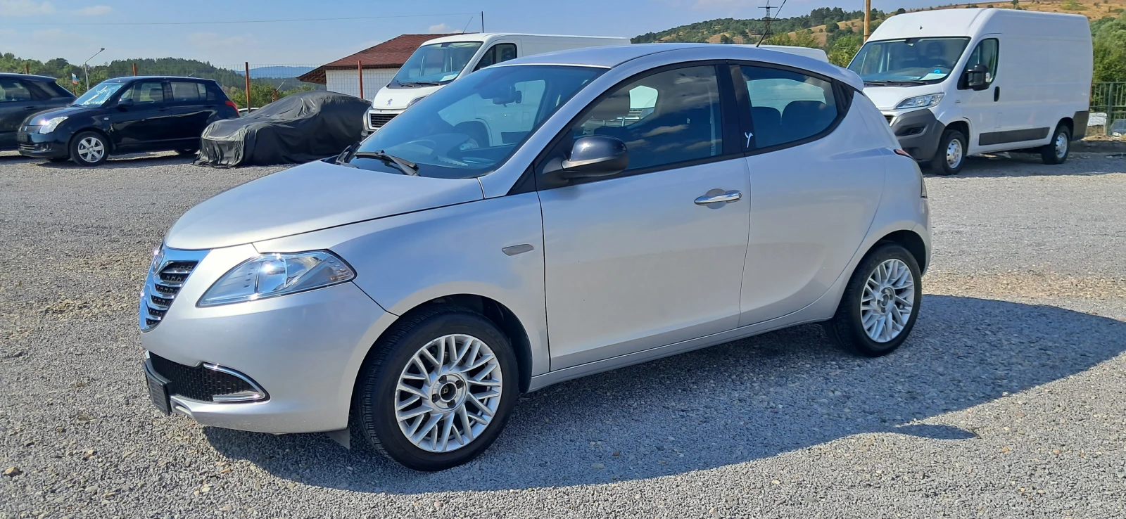 Lancia Ypsilon 1.2i, снимка 2 - Автомобили и джипове - 55958725