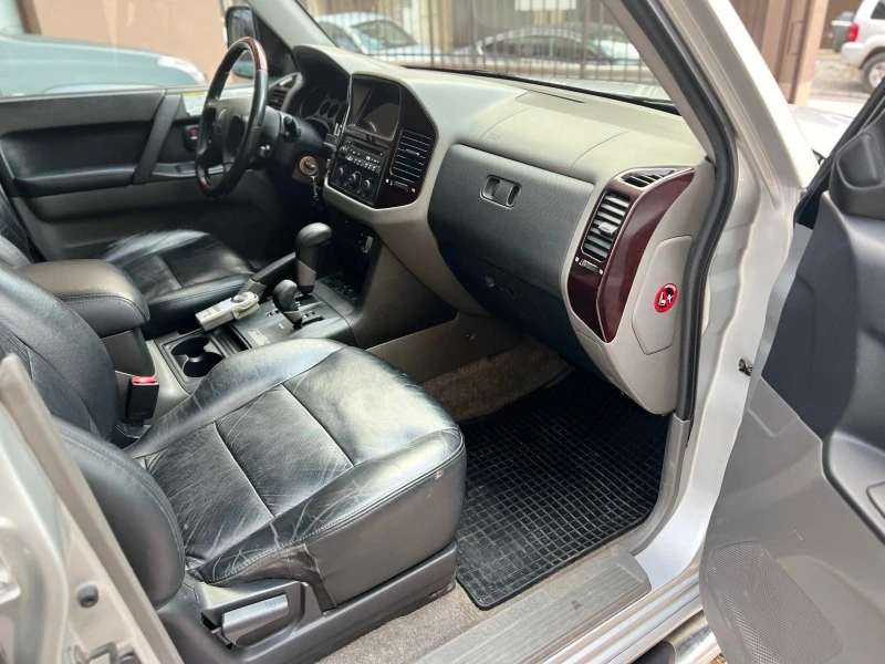 Mitsubishi Pajero 3.2 DID, снимка 8 - Автомобили и джипове - 46960439