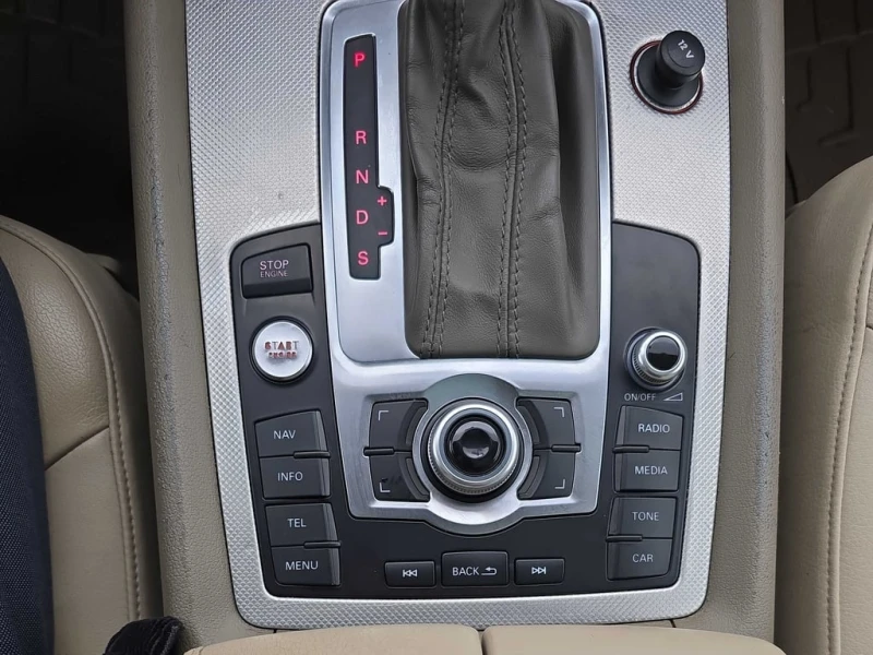 Audi Q7 * 3.0L Sport * CARFAX * ФИНАНСИРАНЕ, снимка 15 - Автомобили и джипове - 52830682