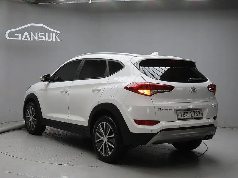Hyundai Tucson 2.0 - САМО 30% АВАНС, снимка 2 - Автомобили и джипове - 56065931