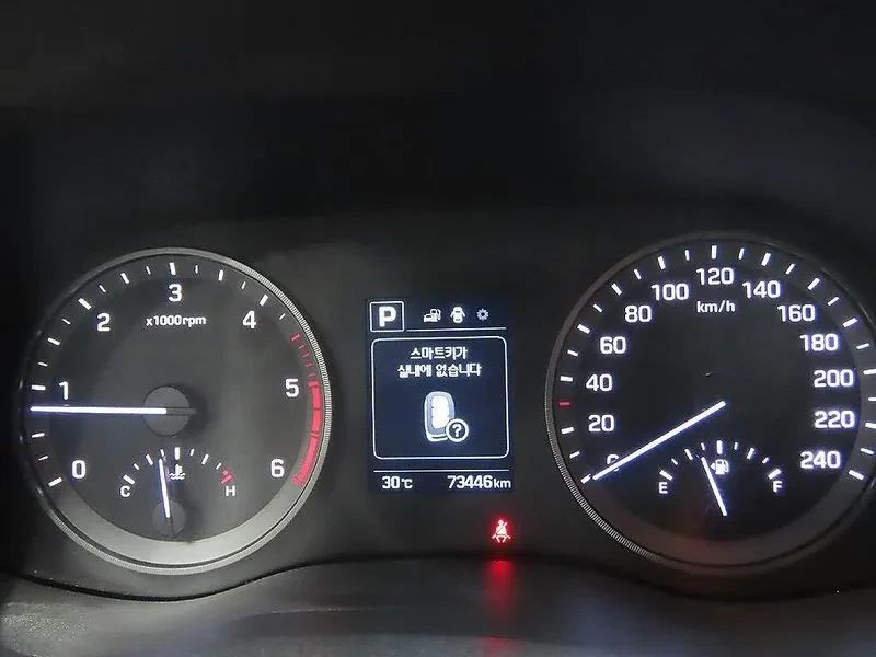 Hyundai Tucson 2.0 - САМО 30% АВАНС, снимка 8 - Автомобили и джипове - 56065931