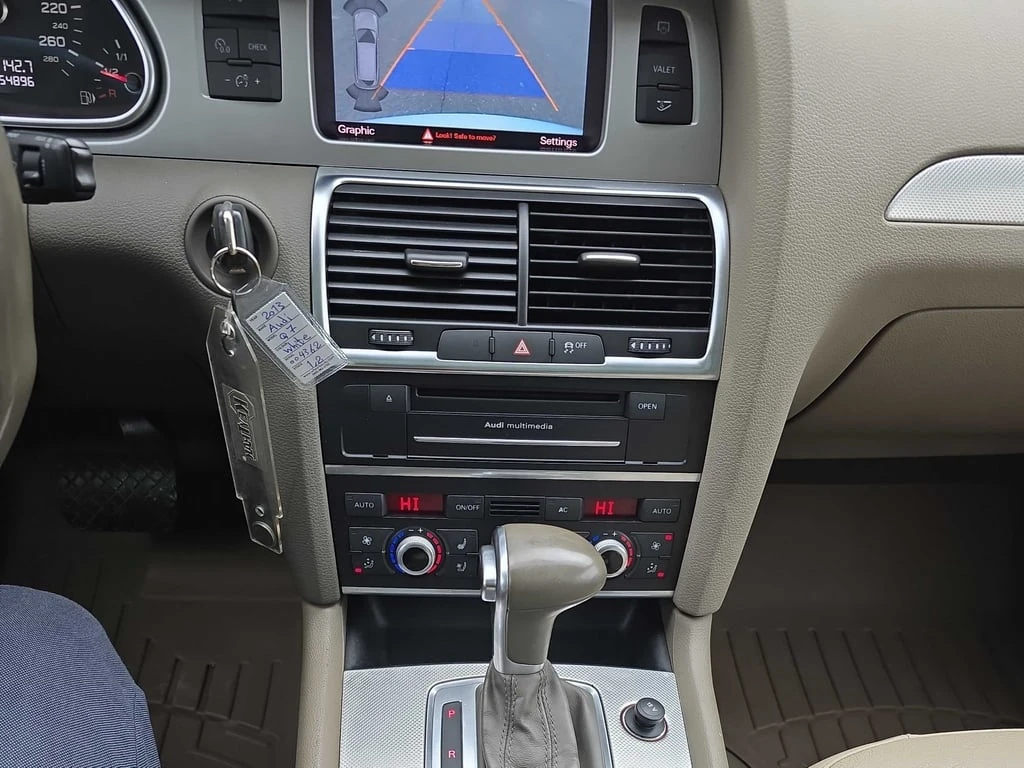 Audi Q7 * 3.0L Sport * CARFAX * ФИНАНСИРАНЕ - изображение 9