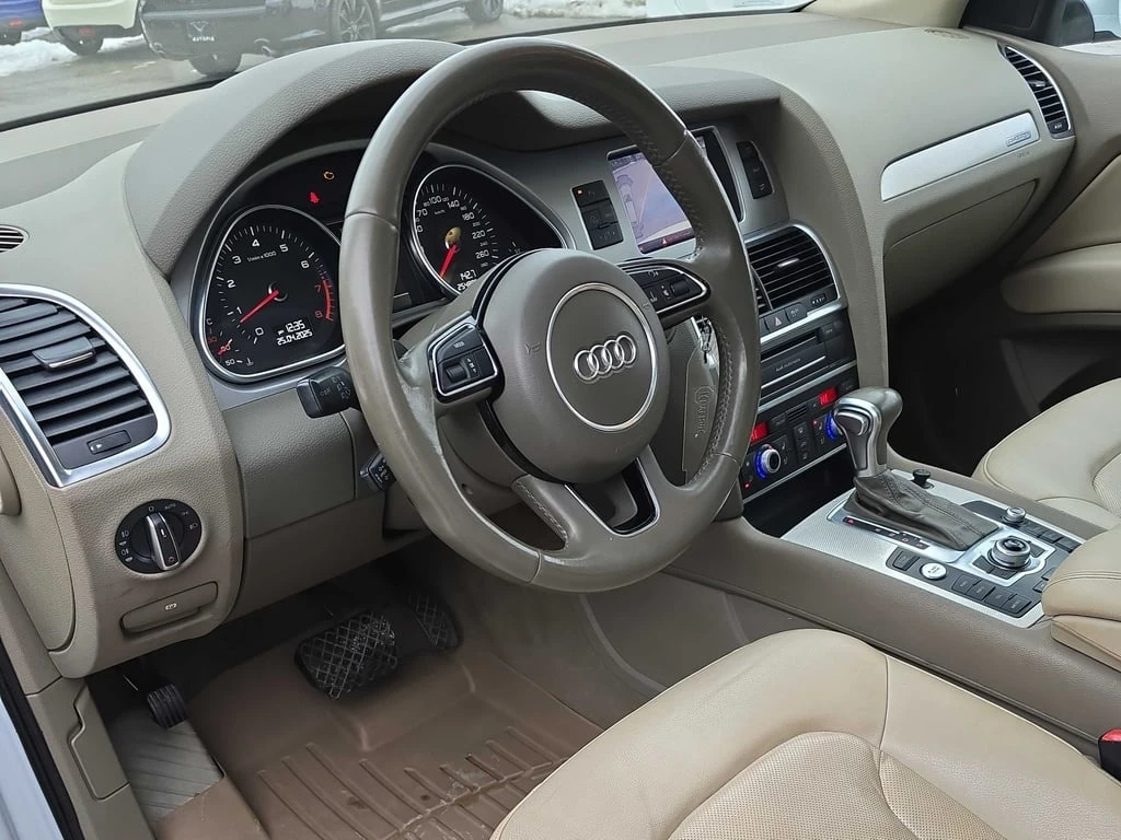 Audi Q7 * 3.0L Sport * CARFAX * ФИНАНСИРАНЕ - изображение 5