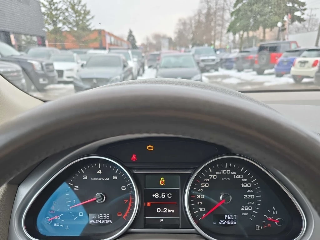 Audi Q7 * 3.0L Sport * CARFAX * ФИНАНСИРАНЕ - изображение 8