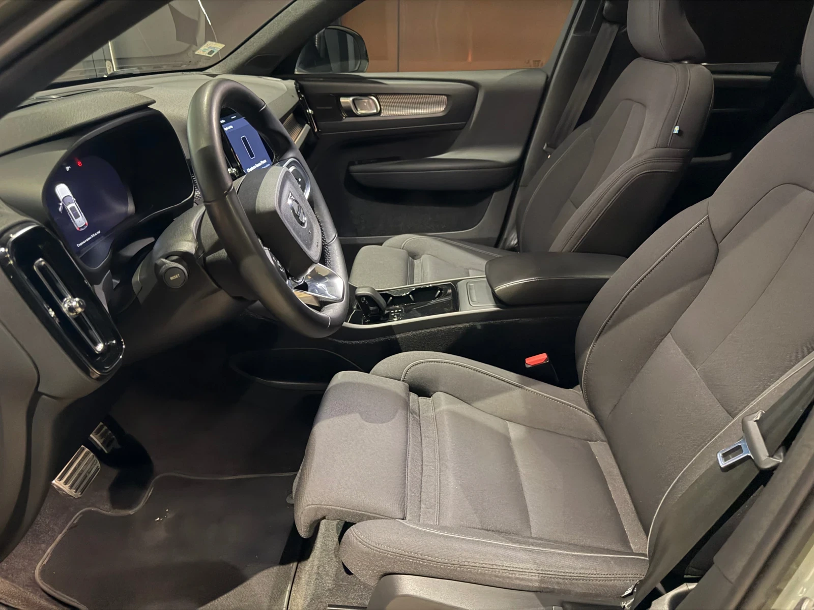 Volvo XC40, снимка 14 - Автомобили и джипове - 54131830