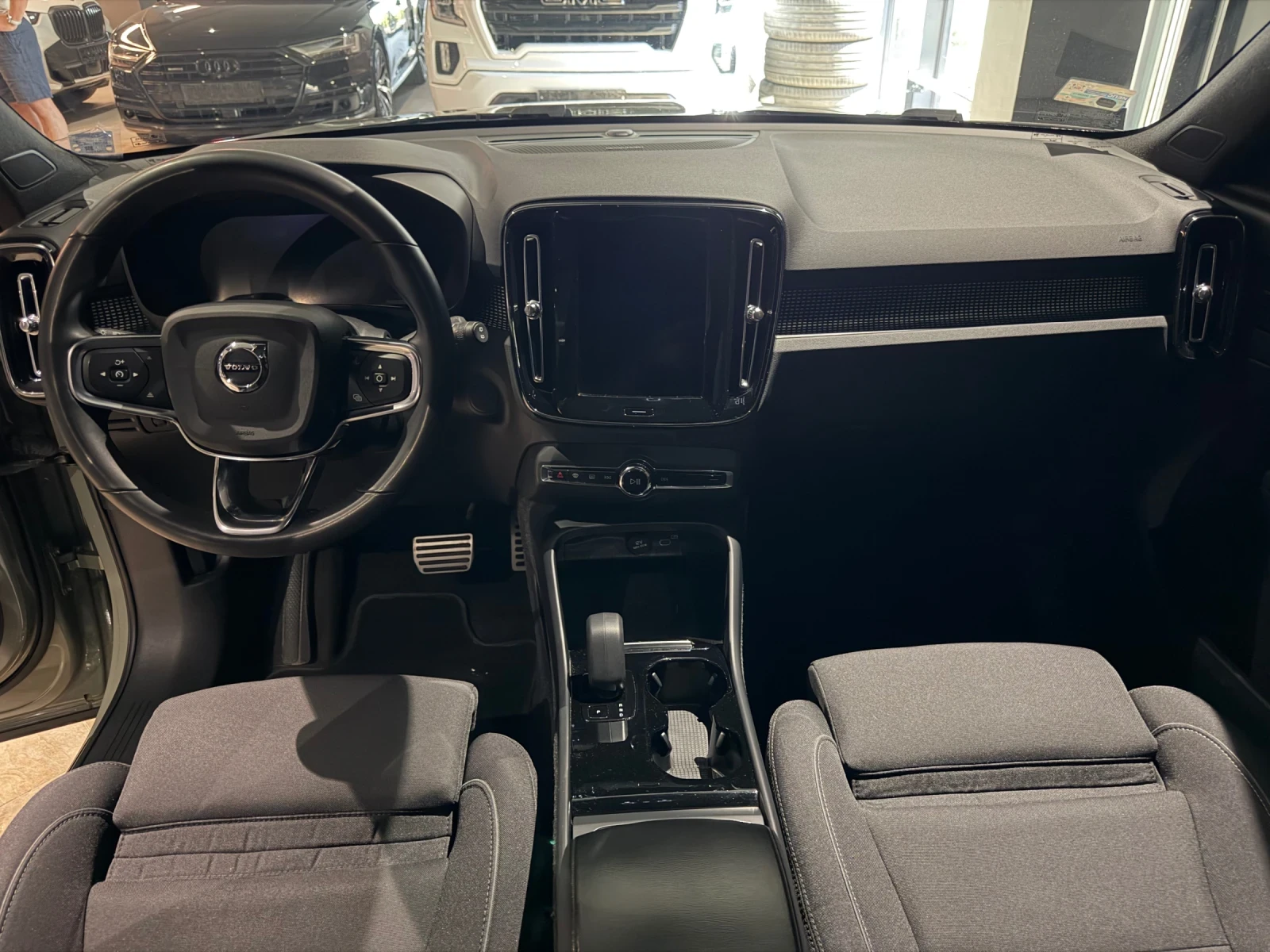 Volvo XC40, снимка 10 - Автомобили и джипове - 54131830