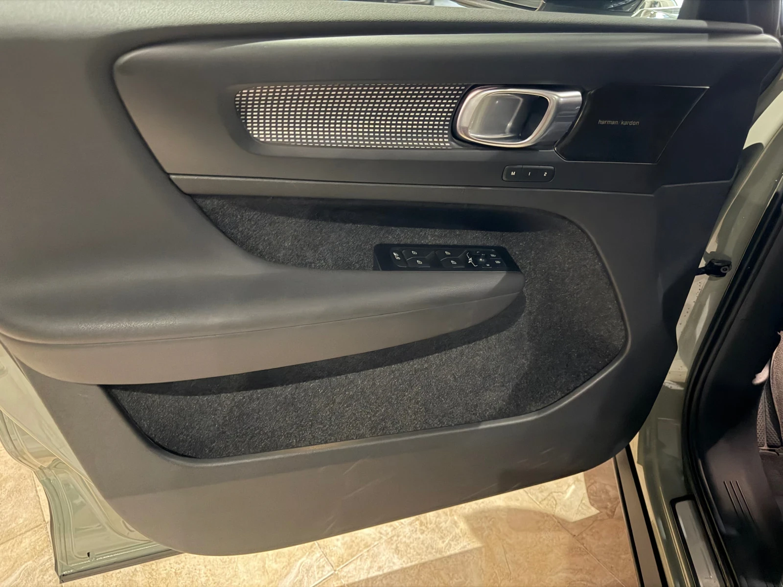 Volvo XC40, снимка 9 - Автомобили и джипове - 54131830