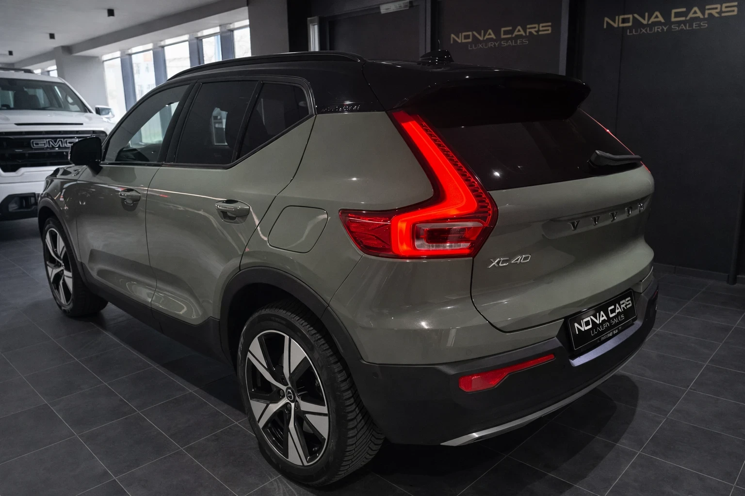 Volvo XC40, снимка 3 - Автомобили и джипове - 54131830