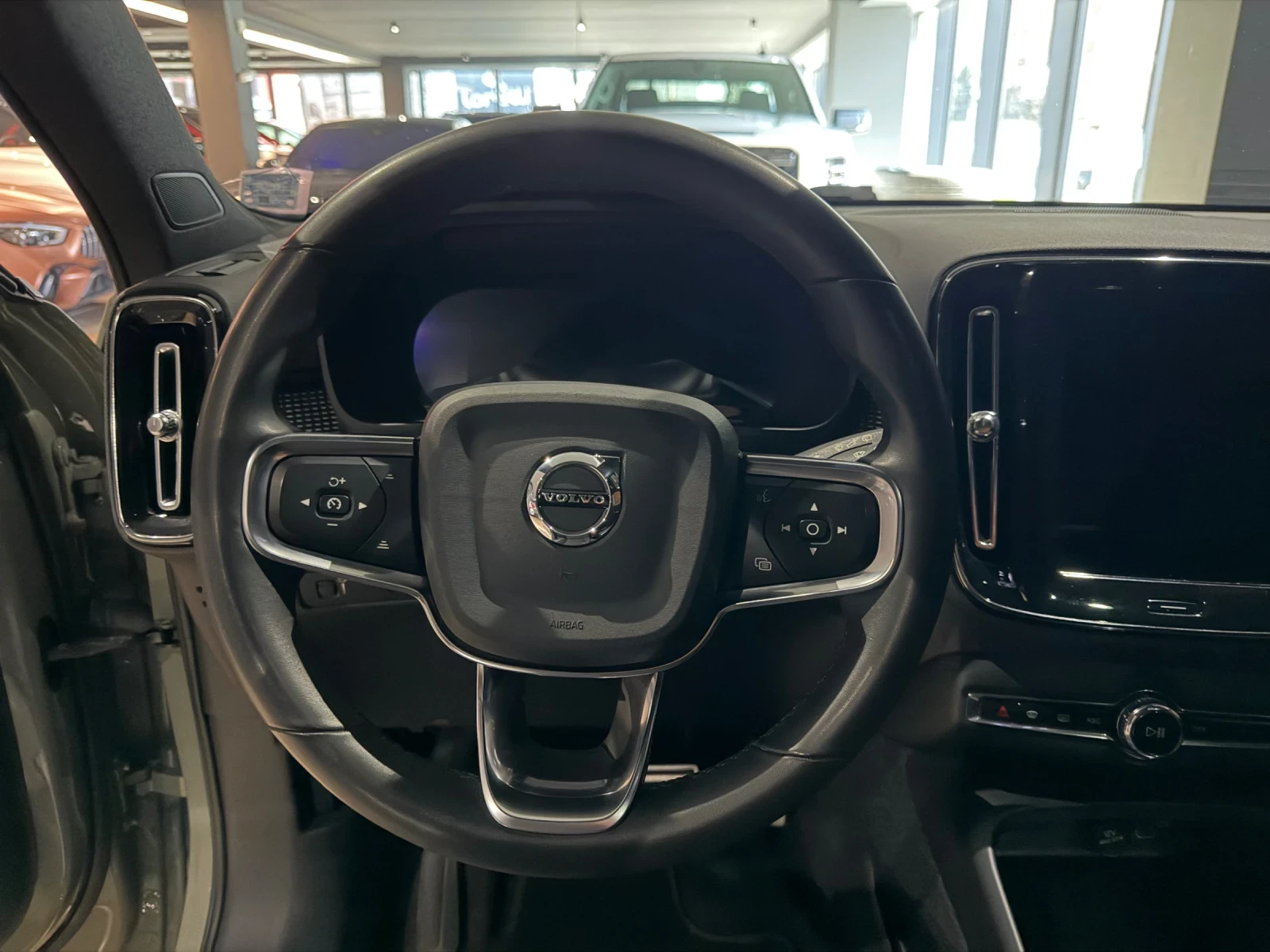 Volvo XC40, снимка 6 - Автомобили и джипове - 54131830