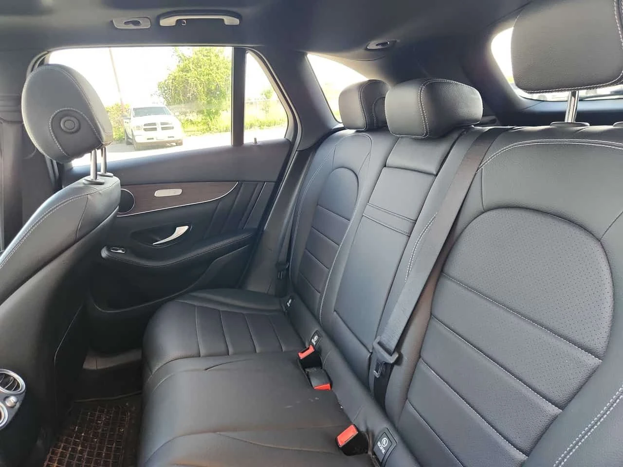 Mercedes-Benz GLC 300 4MATIC* DISTRONIC* 360КАМЕРИ* ПАНОРАМА* , снимка 12 - Автомобили и джипове - 54702634