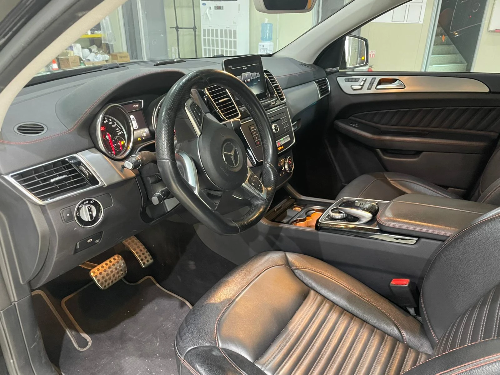 Mercedes-Benz GLE Coupe 350D ! 4matic ! AMG Line ! 9G-tronic !, снимка 8 - Автомобили и джипове - 54932043