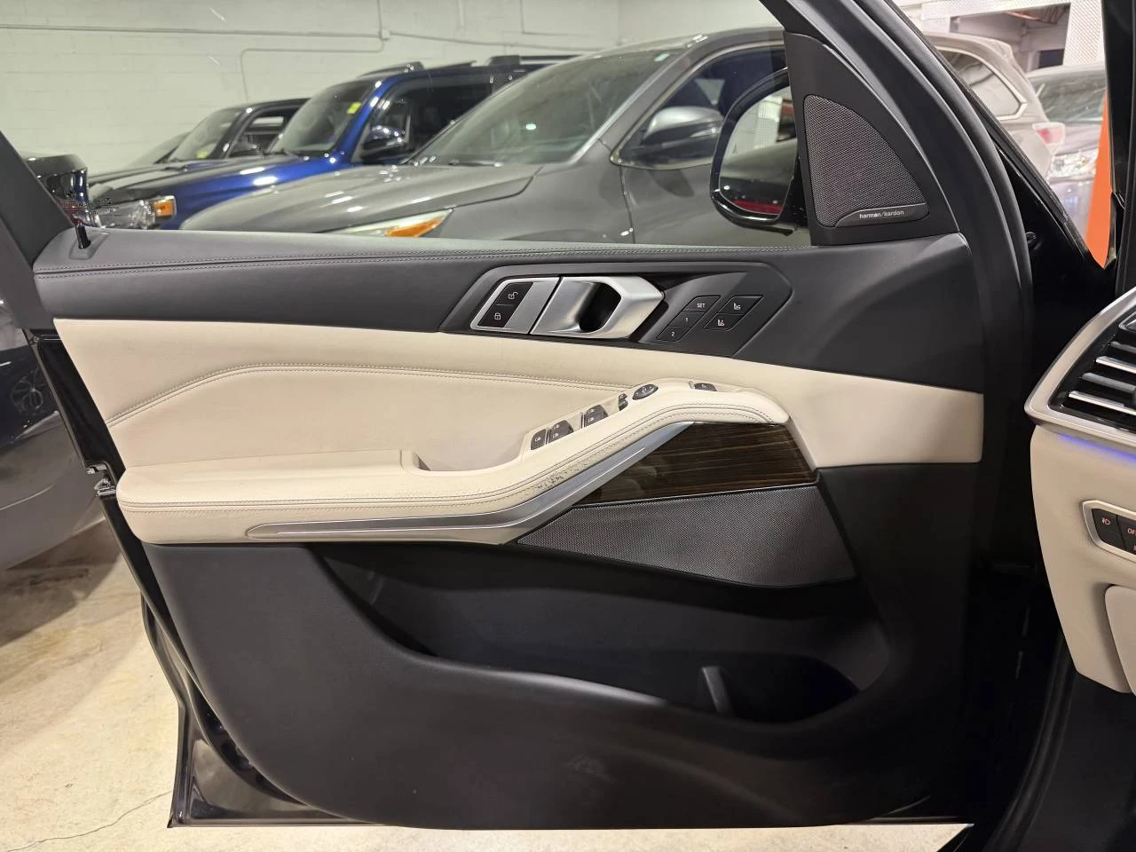 BMW X5 M-PK* LASER* HUD* DIS* HARMAN* PANO* МАСАЖ* ОБДУХ*, снимка 14 - Автомобили и джипове - 55562102