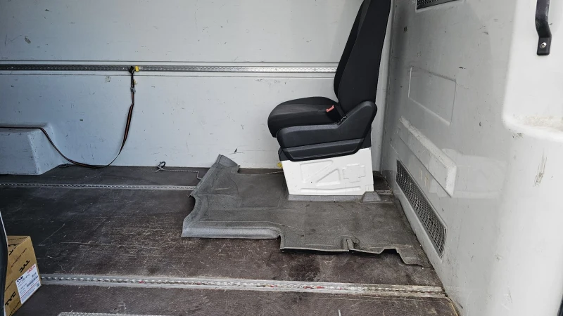 VW Crafter ТЕРМОИЗОЛИРАН , снимка 10 - Бусове и автобуси - 52402204
