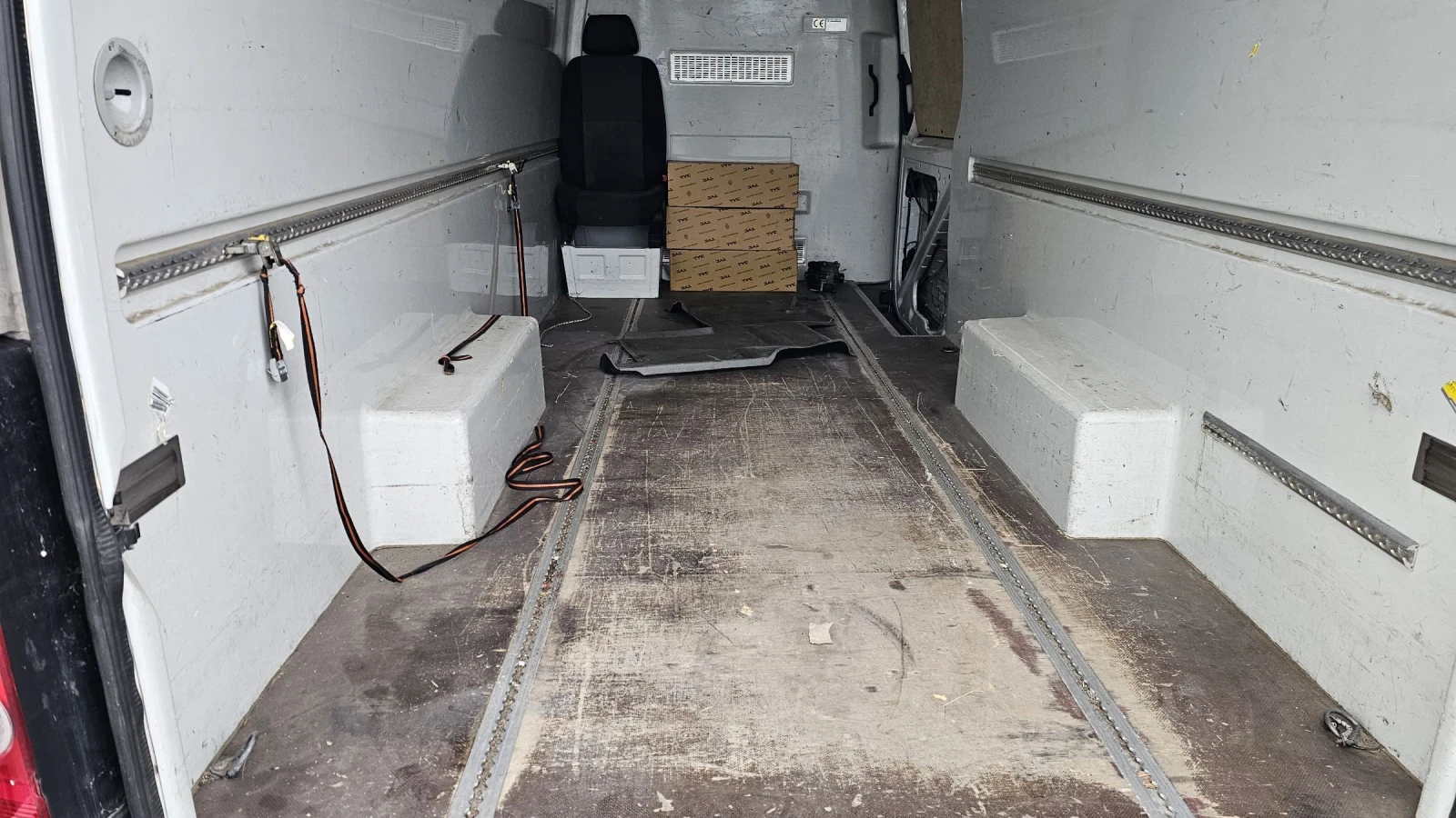 VW Crafter ТЕРМОИЗОЛИРАН  - изображение 7