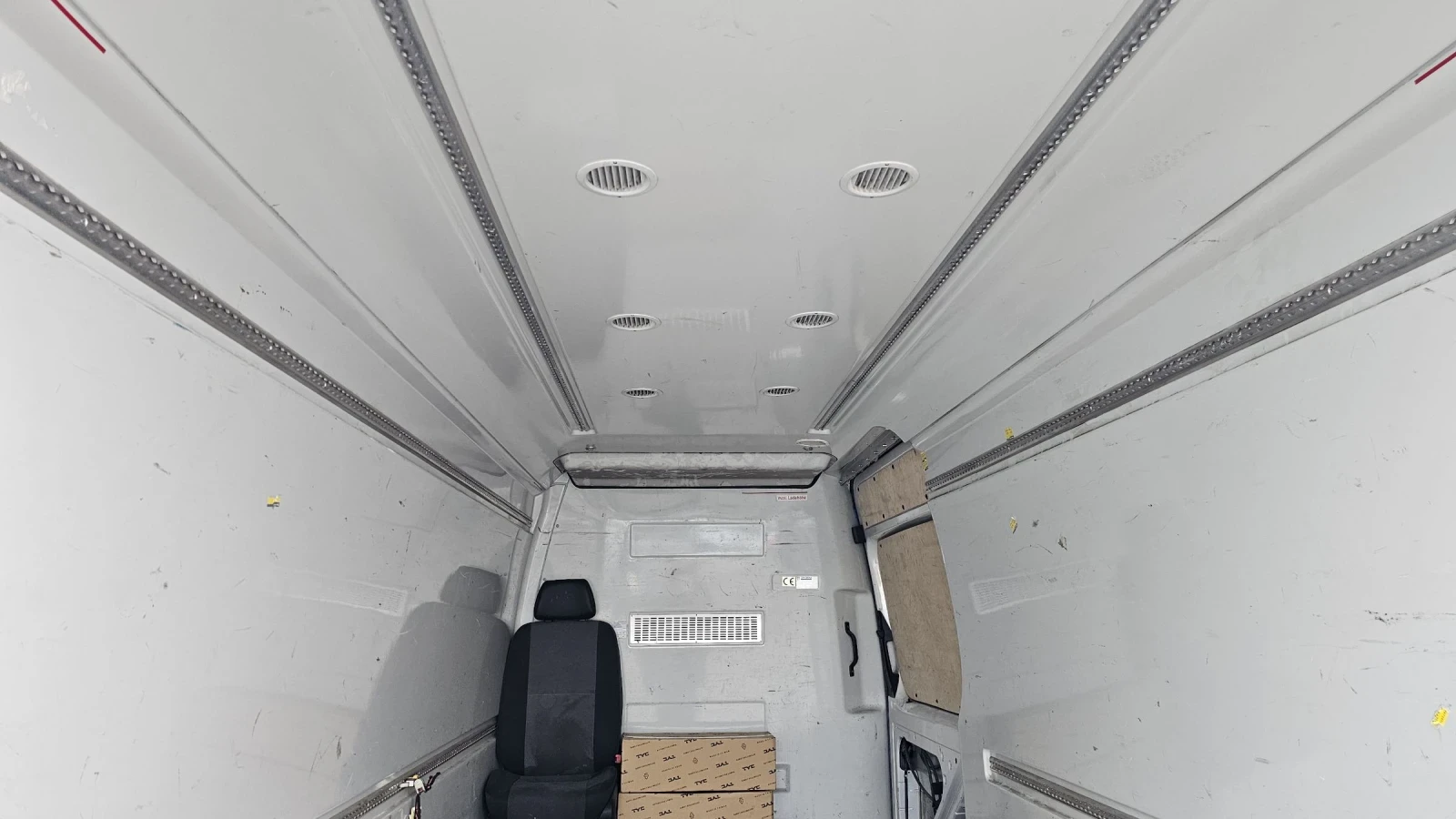 VW Crafter ТЕРМОИЗОЛИРАН  - изображение 8