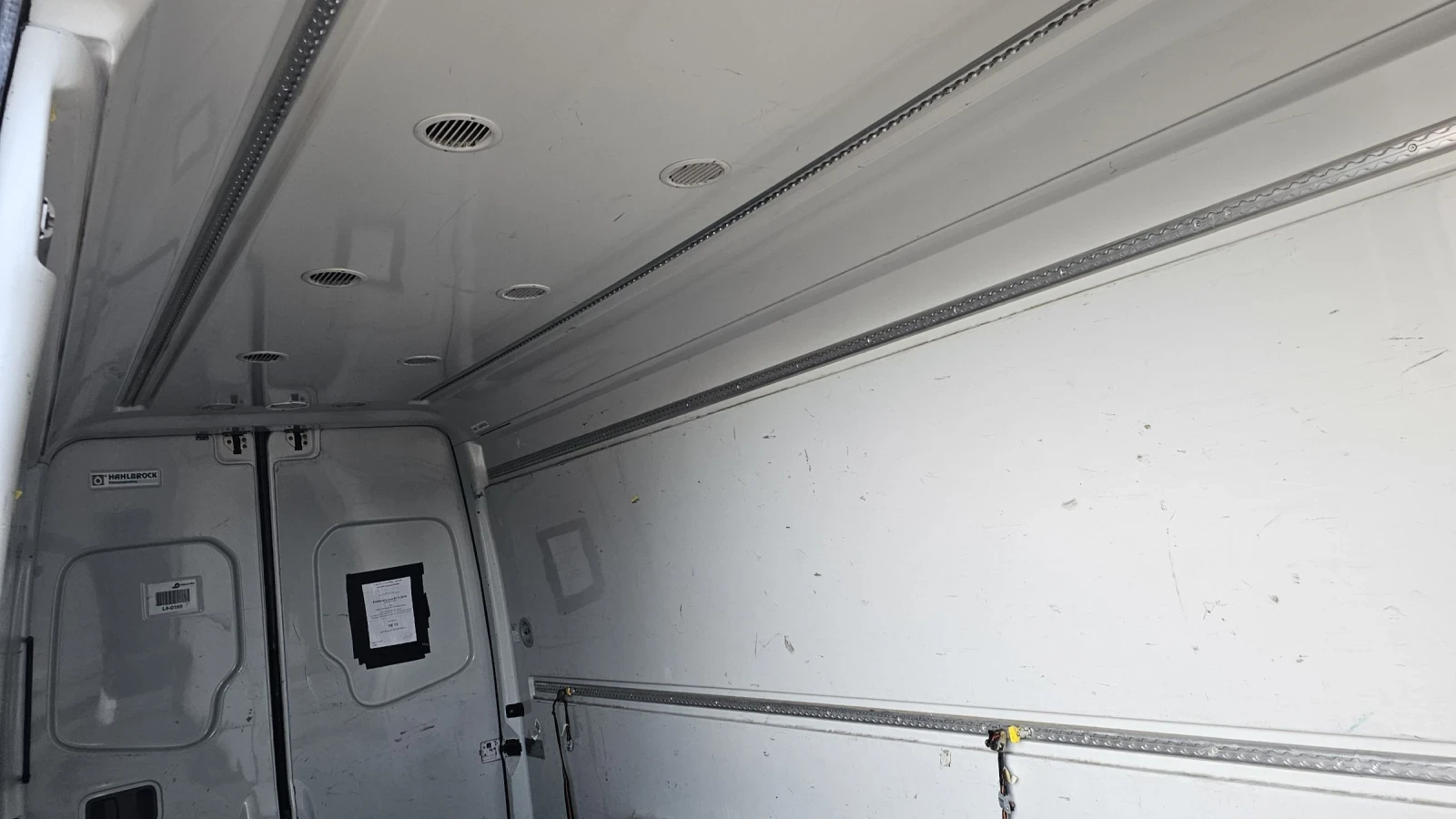 VW Crafter ТЕРМОИЗОЛИРАН  - изображение 9