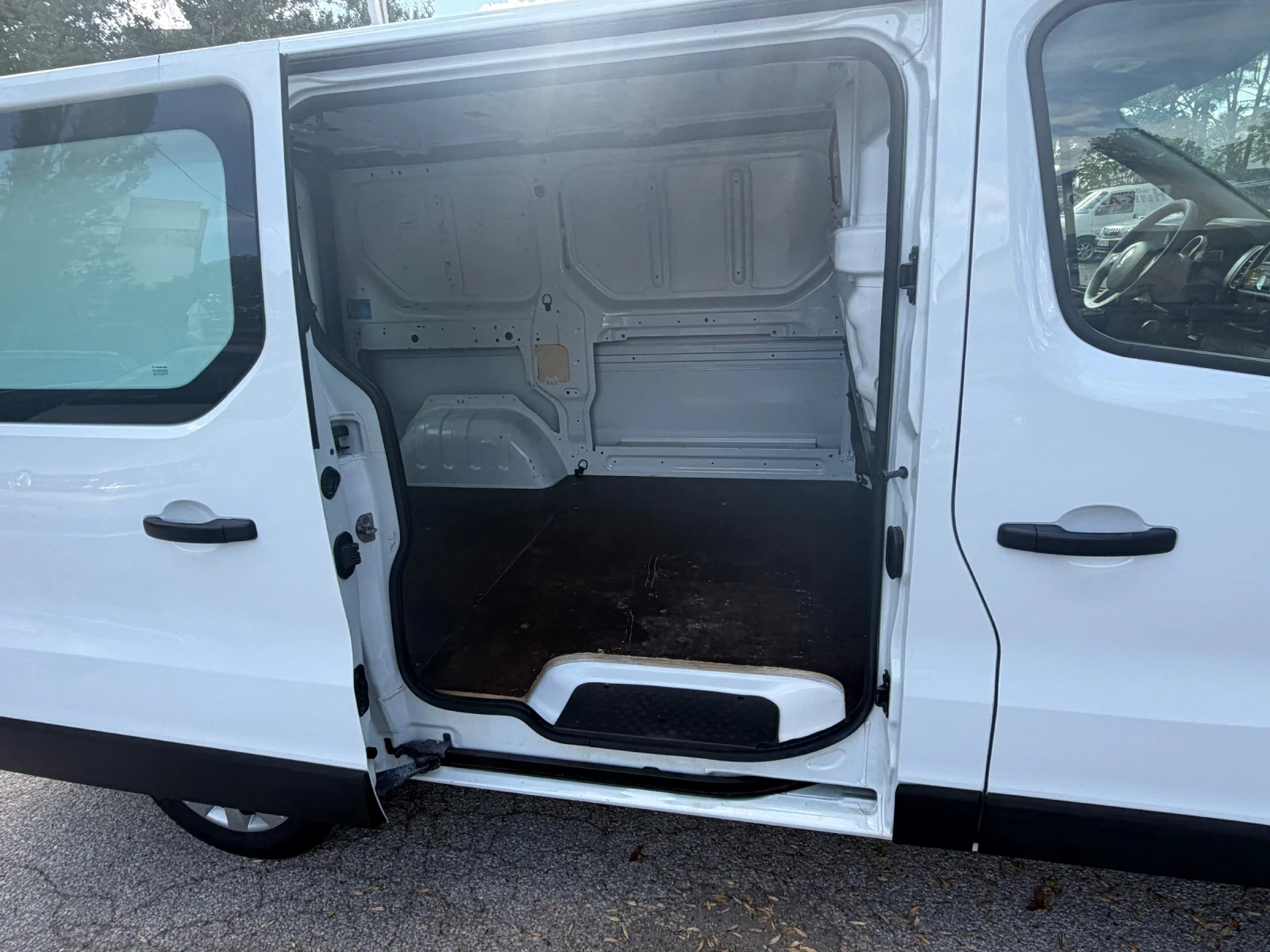 Renault Trafic 1.6DCI* L1H1* Facelift , снимка 8 - Бусове и автобуси - 55947235