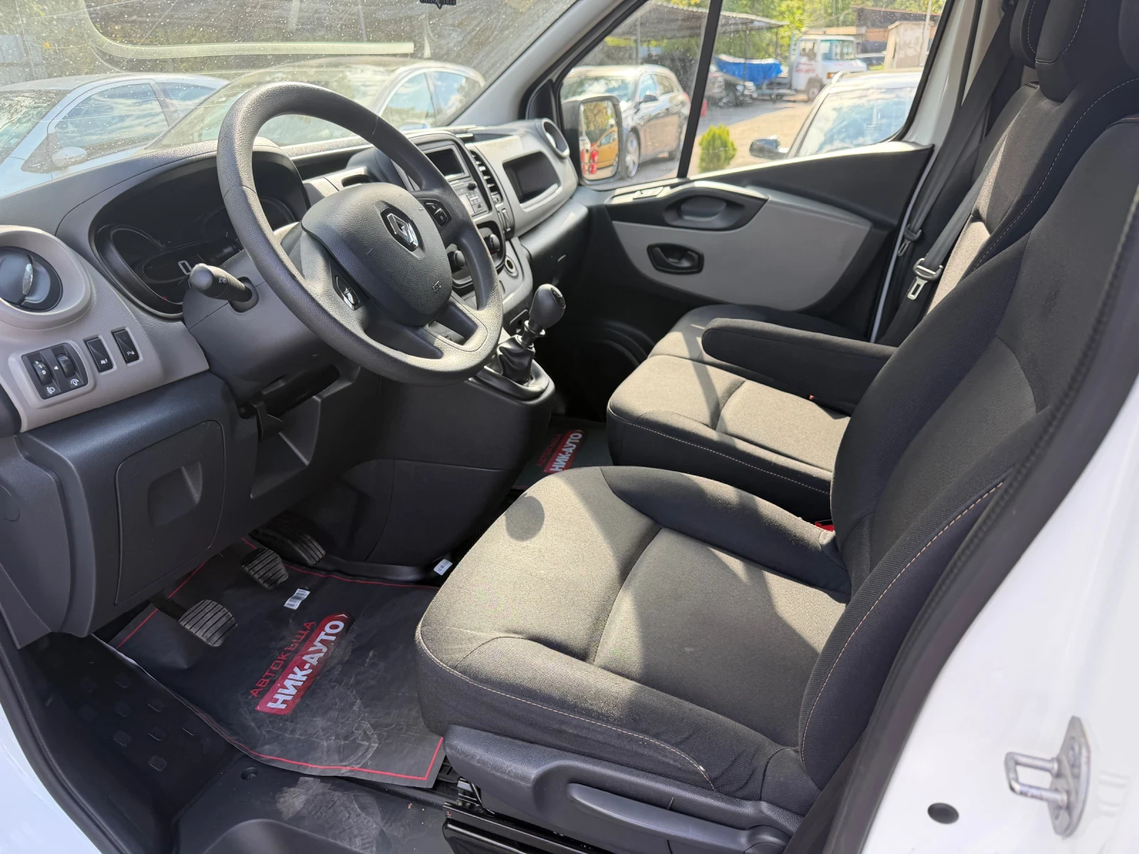 Renault Trafic 1.6DCI* L1H1* Facelift , снимка 11 - Бусове и автобуси - 55947235