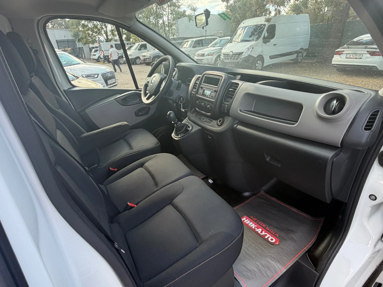Renault Trafic 1.6DCI* L1H1* Facelift , снимка 12 - Бусове и автобуси - 55947235