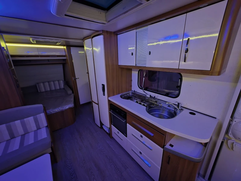 Каравана Hobby, снимка 13 - Каравани и кемпери - 53446025