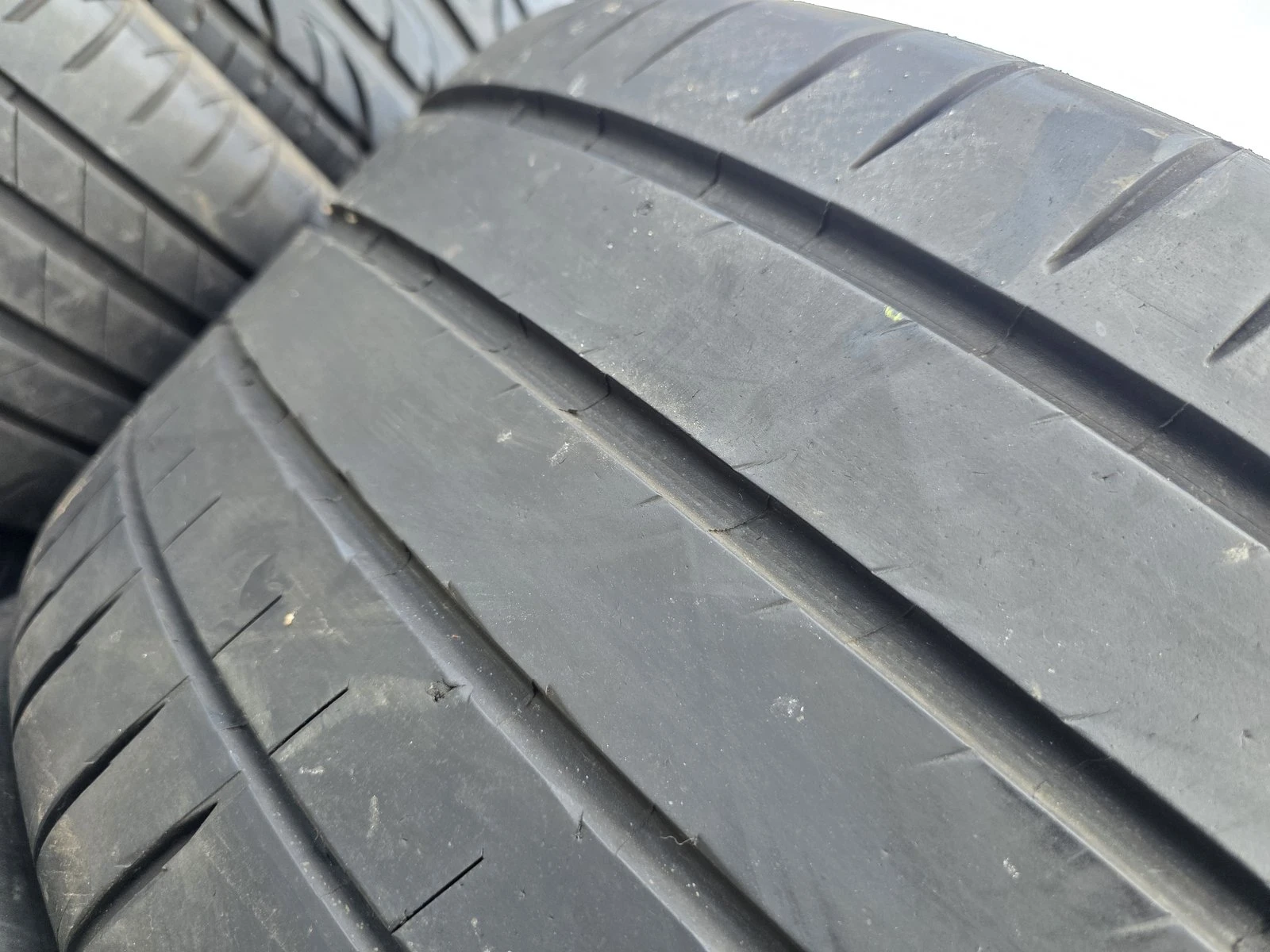 Гуми Летни 275/40R19, снимка 3 - Гуми и джанти - 56731005