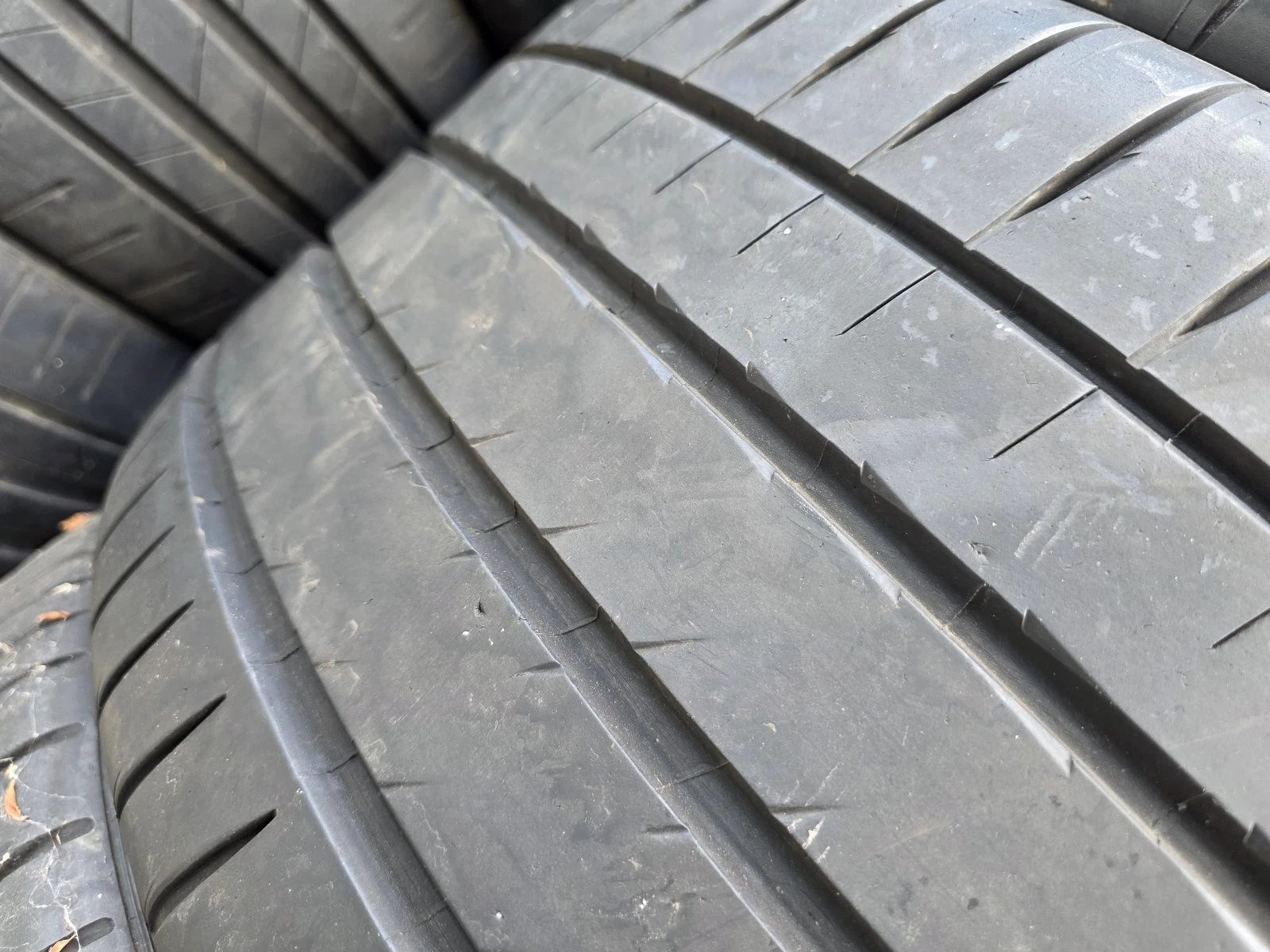 Гуми Летни 275/40R19, снимка 4 - Гуми и джанти - 56731005