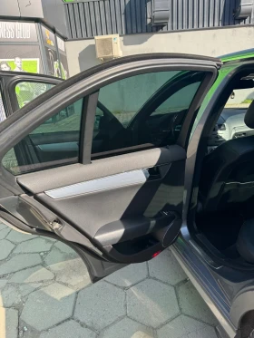 Mercedes-Benz C 220 * AMG* PANORAMA* СМЕНЕНИ ВЕРИГИ* , снимка 9