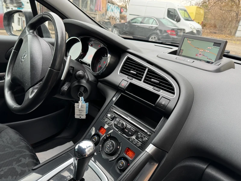 Peugeot 3008 1.6e-HDI.АВТО.НАВИ.реални-кмПарктроник.Климатроник, снимка 16 - Автомобили и джипове - 47987278