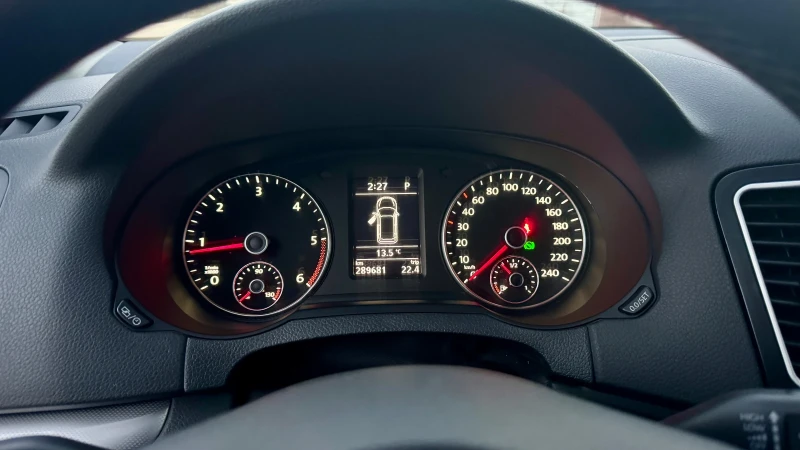 VW Sharan 2.0 TDI DSG, снимка 8 - Автомобили и джипове - 52436078