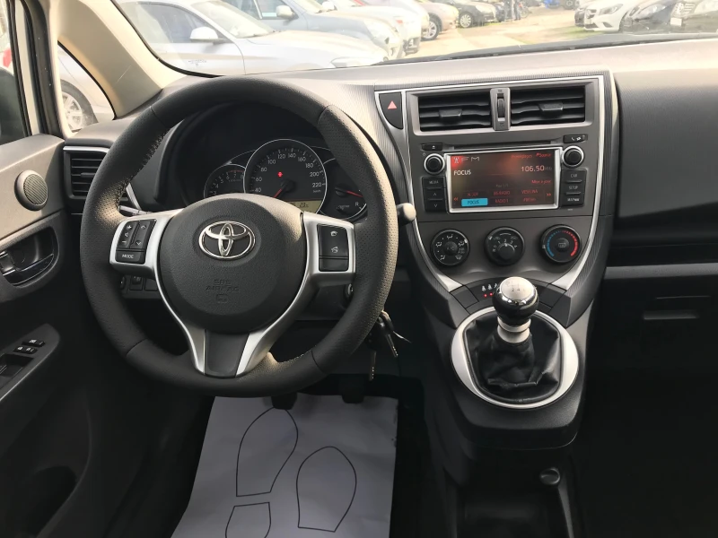 Toyota Verso S 1.3vvti-99кс-6ск., снимка 13 - Автомобили и джипове - 52500107
