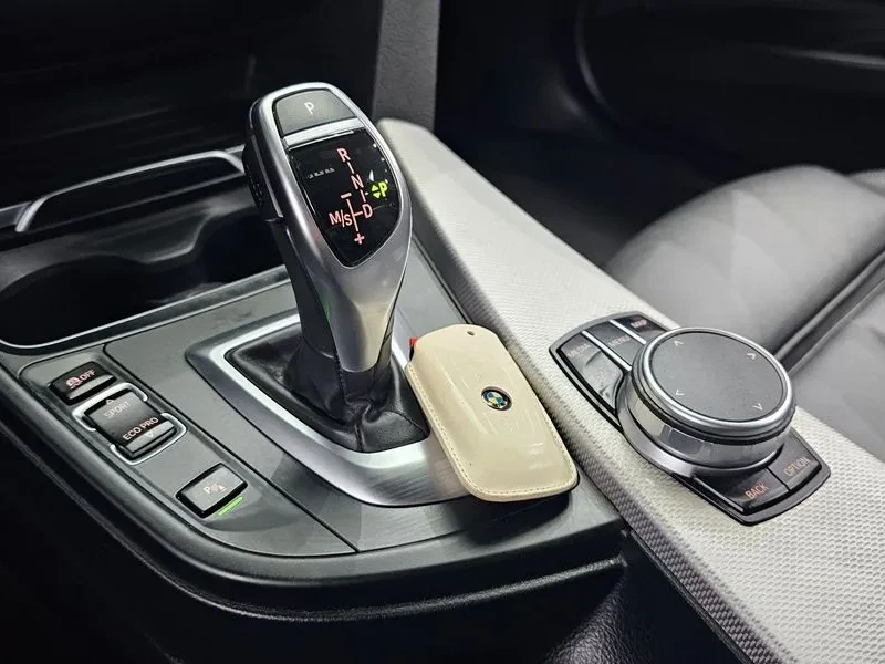 BMW 320 ///M PERFORMANCE, снимка 9 - Автомобили и джипове - 55789808