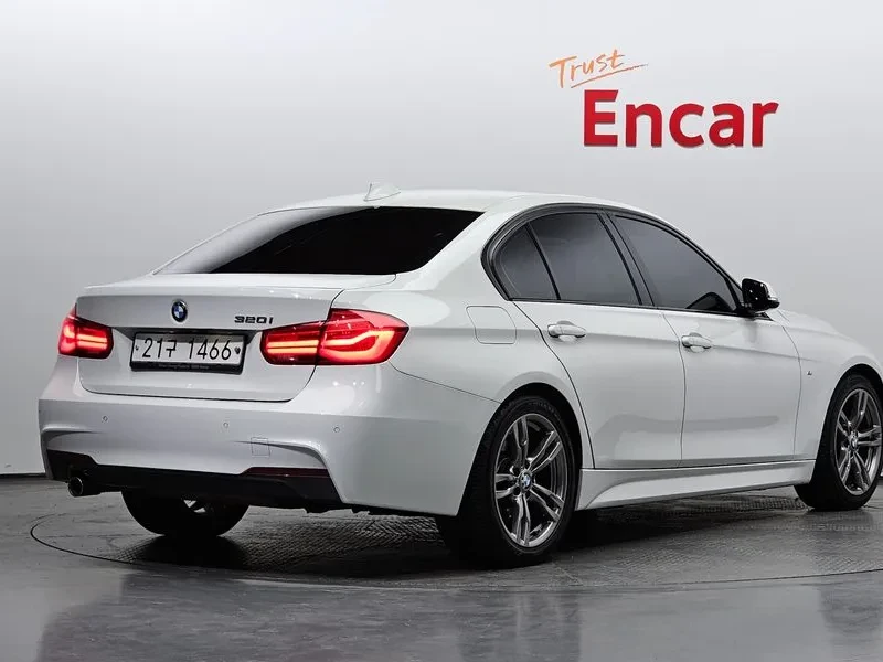 BMW 320 ///M PERFORMANCE, снимка 2 - Автомобили и джипове - 55789808