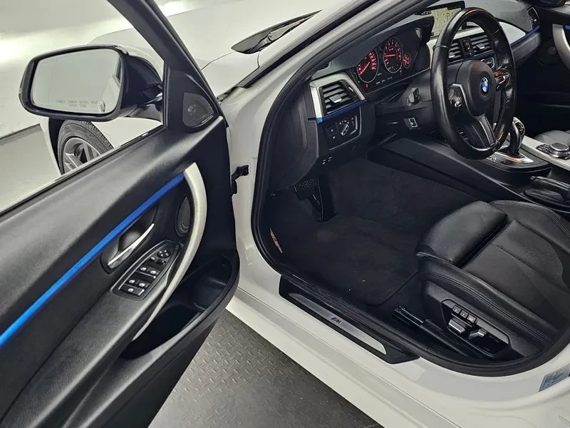 BMW 320 ///M PERFORMANCE, снимка 10 - Автомобили и джипове - 55789808