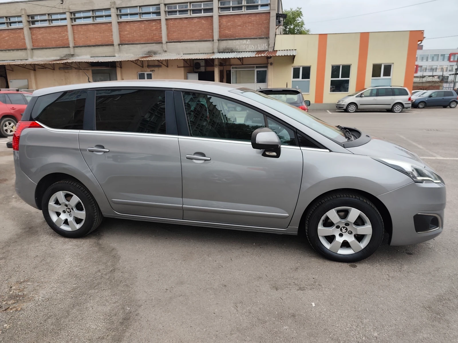 Peugeot 5008 1.6d - изображение 2